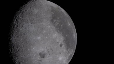 La NASA detecta en la Luna el cráter reciente más grande registrado en el sistema solar