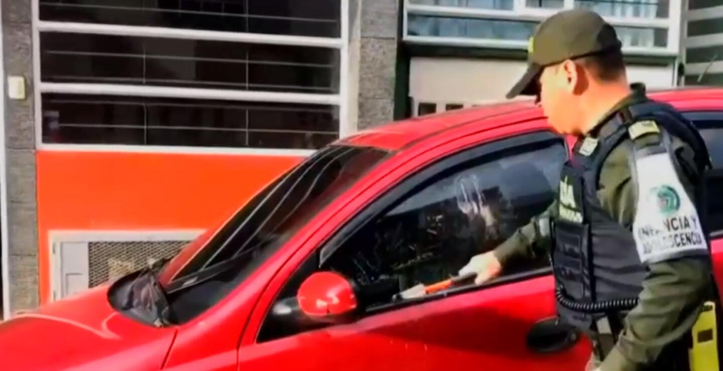 Bebé fue abandonada en un carro y la explicación de la madre es desconcertante