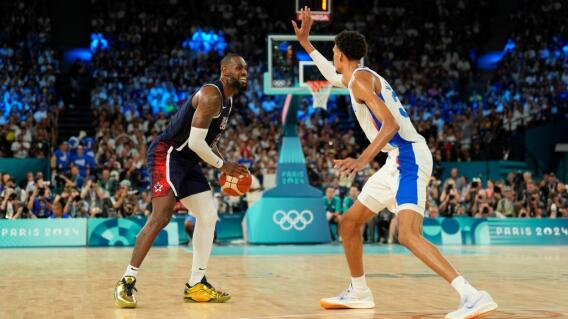 LeBron James le ganó el duelo a Victor Wembanyama. LeBron James le ganó el duelo a Victor Wembanyama.