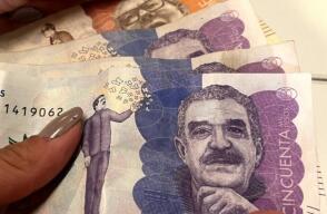 Billetes colombianos de 50.000 pesos y 20.000 pesos
