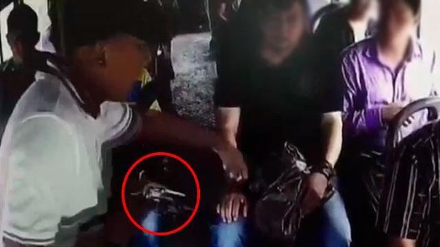 En pleno bus y de día, ladrones le rompieron la cabeza a un pasajero con un revólver durante asalto