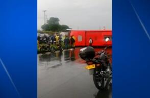 Bus intermunicipal se volcó en vía de Cesar y su conductor falleció
