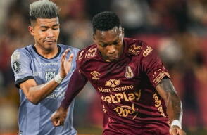 Acción de juego entre Deportes Tolima vs. Independiente del Valle por la ida de los octavos de final. 
