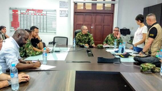 352601_Reunión entre Ejército y oficina del Alto Comisionado para la Paz sobre desminado en Bojayá. / Foto: Séptima Divisió 352601_Reunión entre Ejército y oficina del Alto Comisionado para la Paz sobre desminado en Bojayá. / Foto: Séptima Divisió