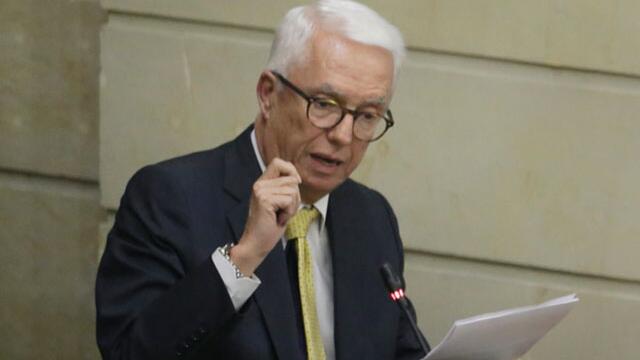 “Lo proponen quienes no gustan de la protesta”: Robledo critica ley que regularía manifestaciones “Lo proponen quienes no gustan de la protesta”: Robledo critica ley que regularía manifestaciones