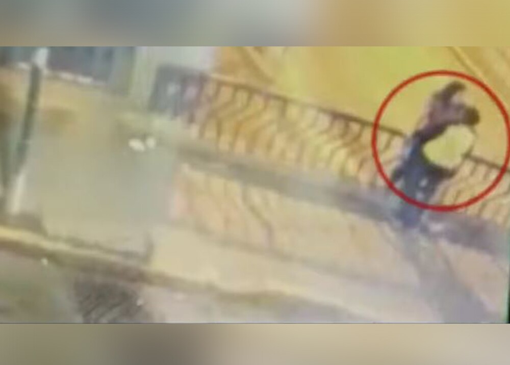 ¡Beso mortal! Pareja CAYÓ de un puente mientras estaban en un momento íntimo LaKalle ¡Beso mortal! Pareja CAYÓ de un puente mientras estaban en un momento íntimo LaKalle