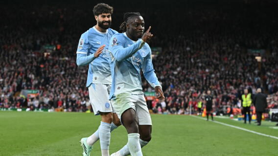 Manchester City le ganó a Liverpool, en Anfield, por la Premier League. 
