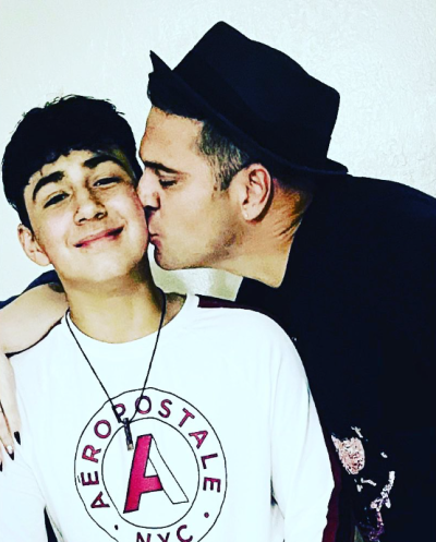 Samuel con su papá el actor Mijail Mulkay