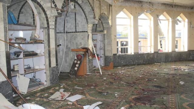 Atentado en Afganistán: al menos 55 muertos deja ataque suicida en una mezquita Atentado en Afganistán: al menos 55 muertos deja ataque suicida en una mezquita