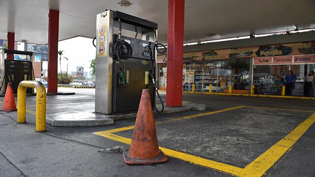 Sin agua, internet ni gasolina está Venezuela por apagón que completa casi un día