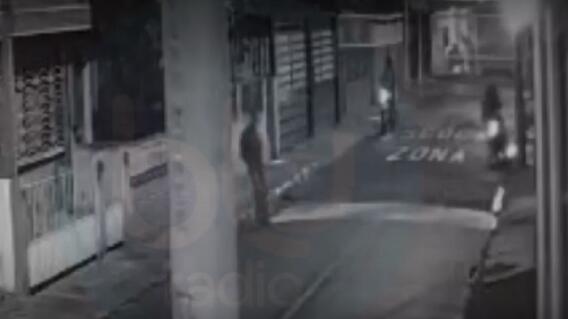 Video del momento en que fue asaltado escolta de Laura Sarabia Video del momento en que fue asaltado escolta de Laura Sarabia