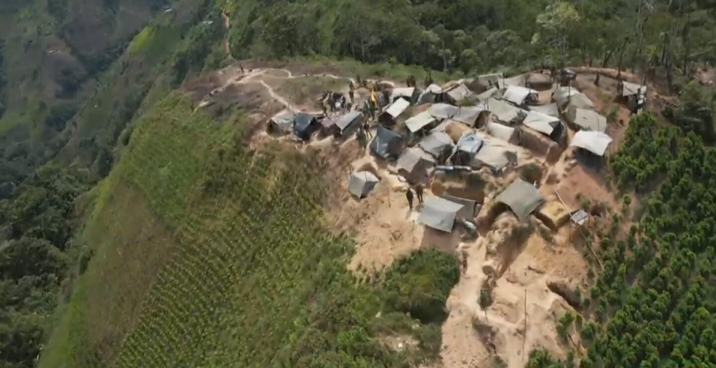 Bala, explosiones y miedo: viajamos a trinchera que las disidencias montaron en el Cauca