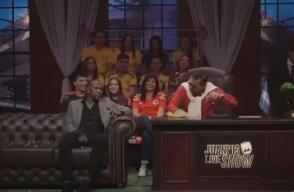 Por limpiar escritorio con camiseta del Bucaramanga, alcalde Beltrán pide respeto a Alejandro Riaño