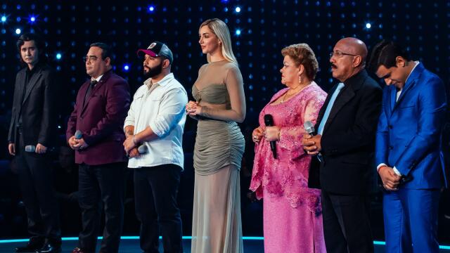 Los dobles de Joan Manuel Serrat, Gilberto Santa Rosa, Carín León, Paquita la del Barrio, Oscar D' León y Martín Elías junto a Melina Ramírez en Yo Me Llamo. Los dobles de Joan Manuel Serrat, Gilberto Santa Rosa, Carín León, Paquita la del Barrio, Oscar D' León y Martín Elías junto a Melina Ramírez en Yo Me Llamo.