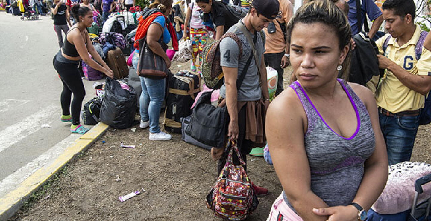 venezolanos_frontera_peru.jpg