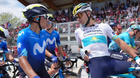 Nairo Quintana (Movistar Team), en medio de la etapa 2 del Giro de Italia 2024 Nairo Quintana (Movistar Team), en medio de la etapa 2 del Giro de Italia 2024
