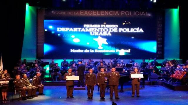 Ellos son los mejores policías de Colombia: arriesgaron sus vidas y regalaron sonrisas a niños