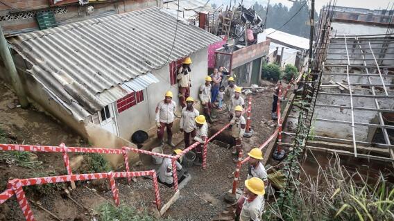 330527_BLU Radio. 400 familias de la Cruz ahora tienen acceso a agua potable / Foto: Alcaldía de Medellín