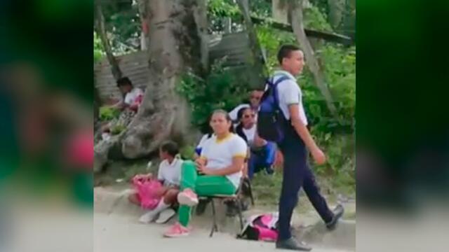 Por culpa de unos marranos, estudiantes indígenas tuvieron que irse de su escuela