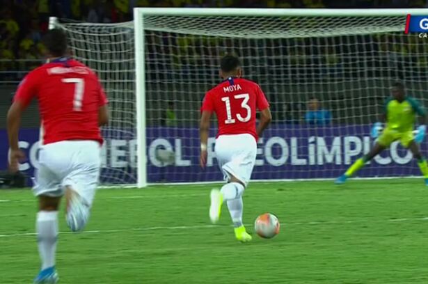 328955_moya_chile_gol_180120_e.jpg