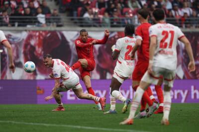 Acción de juego en el duelo entre Bayern Múnich y RB Leipzig, por Bundesliga. Acción de juego en el duelo entre Bayern Múnich y RB Leipzig, por Bundesliga.