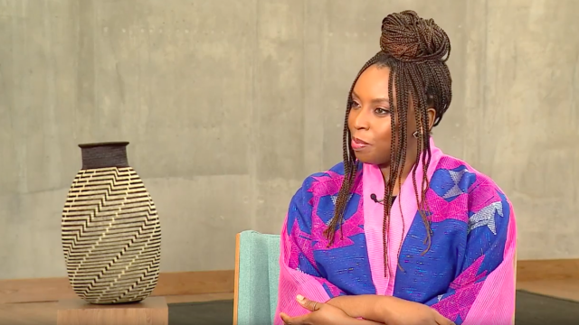Escritora nigeriana Chimamanda Ngozi Adichie llega por primera vez a la FILBo Escritora nigeriana Chimamanda Ngozi Adichie llega por primera vez a la FILBo