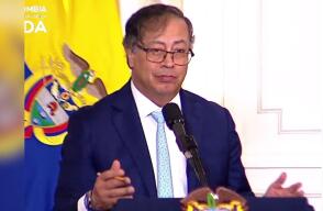 Petro a Luz Adriana Camargo en posesión como fiscal general: “La encargada de cuidar la vida”