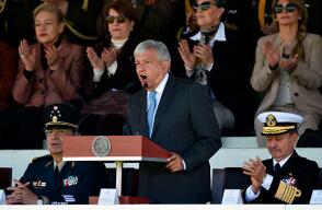 0212amlo.jpg