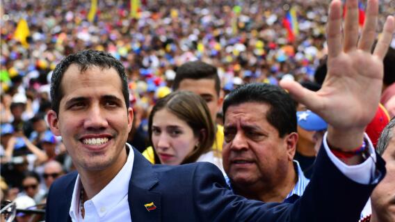 329013_BLU Radio, Juan Guiaidó en Caracas / foto: AFP