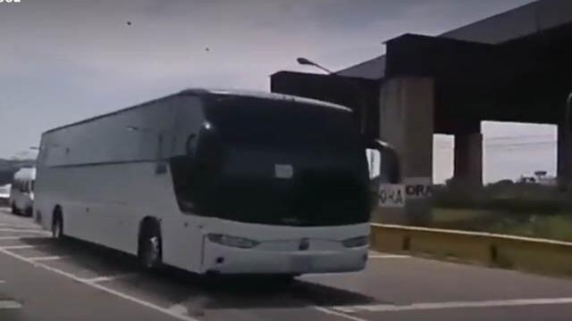 Juan Guaidó trata de pasar desapercibido para llegar antes del sábado a la frontera Juan Guaidó trata de pasar desapercibido para llegar antes del sábado a la frontera