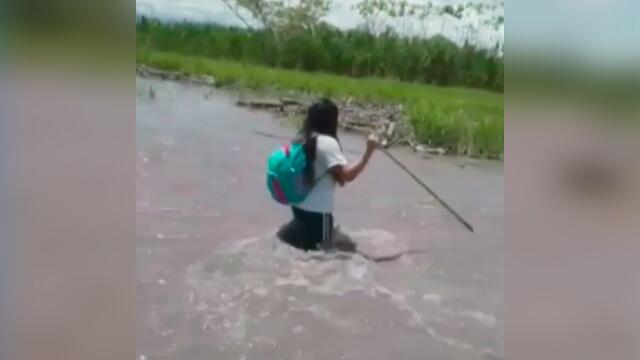 Esta niña no es ninguna pescadora: así es el camino que debe tomar para ir al colegio Esta niña no es ninguna pescadora: así es el camino que debe tomar para ir al colegio