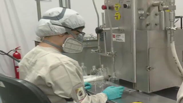 L'Oréal detuvo su producción de cosméticos para hacer gel antibacterial y donarlo 