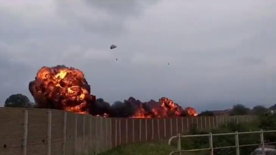 Video: accidente de avión militar dejó una niña muerta en Italia