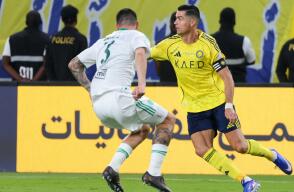 Cristiano Ronaldo en acción de juego con Al Nassr vs. Al-Ahli por la Liga de Arabia Saudita. 