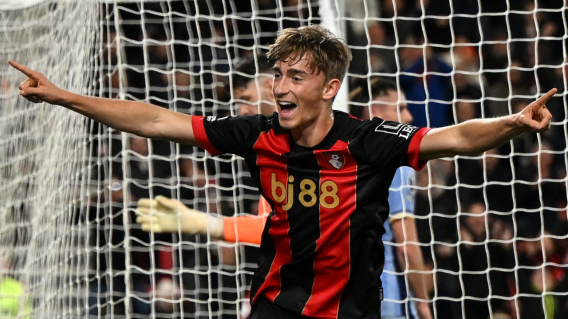 Dean Huijsen, nuevo jugador del Real Madrid, celebra un gol con Bournemouth