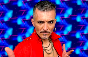 Fakir Testa, el artista que se enfrenta al peligro en cada una de sus presentaciones.