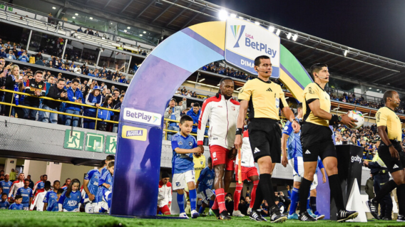 Acción de juego en el duelo entre Millonarios vs. Santa Fe, por Liga. Acción de juego en el duelo entre Millonarios vs. Santa Fe, por Liga.