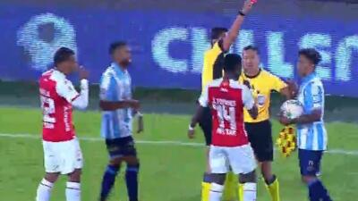 La expulsión de Cristian Arrieta en Santa Fe vs. Tolima en cuadrangulares por Liga BetPlay II-2025.