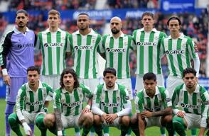 'Cucho' Hernández en la formación del Betis en un partido por Liga de España. 