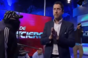 Encapuchados armados se toman un canal de televisión en Ecuador