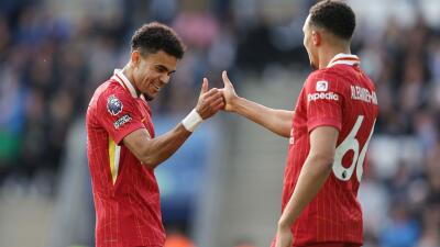 Luis Díaz junto a Trent-Alexander Arnold en uno de los partidos de Liverpool. 