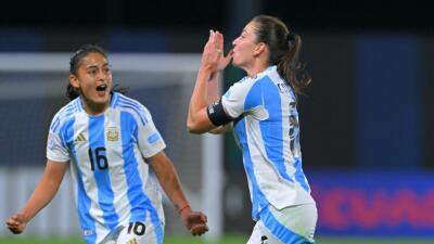Celebración de gol de la Selección Argentina contra Chile en Copa América femenina. 