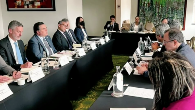 "¿Para qué se quiere renegociar el TLC con EE. UU.?": algunos sectores cuestionan a gobierno Petro "¿Para qué se quiere renegociar el TLC con EE. UU.?": algunos sectores cuestionan a gobierno Petro