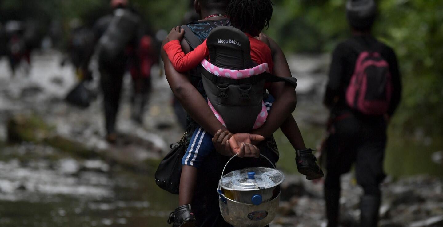 Niños migrantes en el Darién