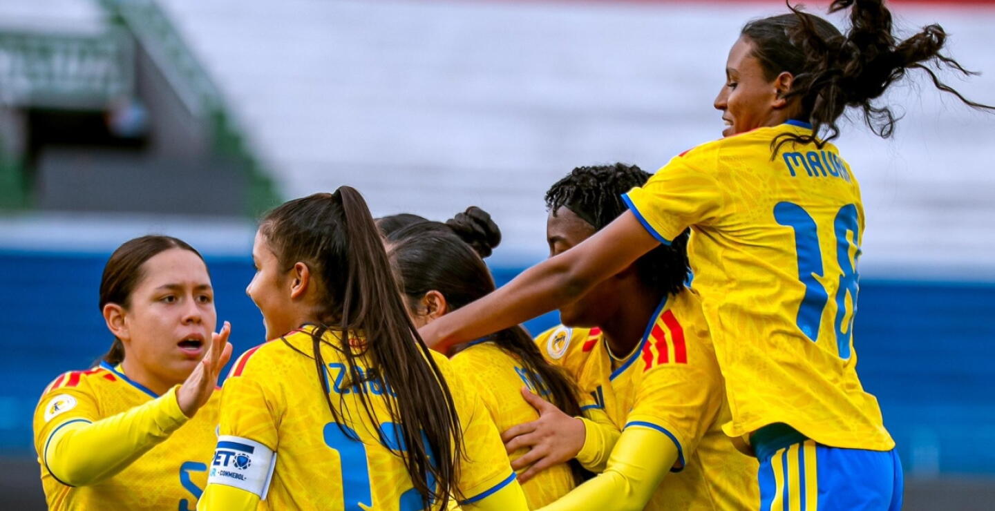 La Selección Colombia femenina Sub-17 juega contra Paraguay en el Sudamericano. 