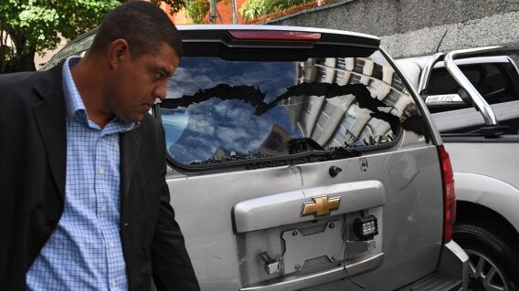 352885_BLU Radio. Ataque a camioneta que llevaba a diputados de la oposición venezolana / Foto: AFP 352885_BLU Radio. Ataque a camioneta que llevaba a diputados de la oposición venezolana / Foto: AFP