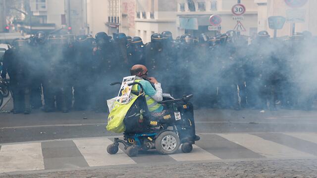 Gases lacrimógenos y detenciones en París por marchas del Día del Trabajo