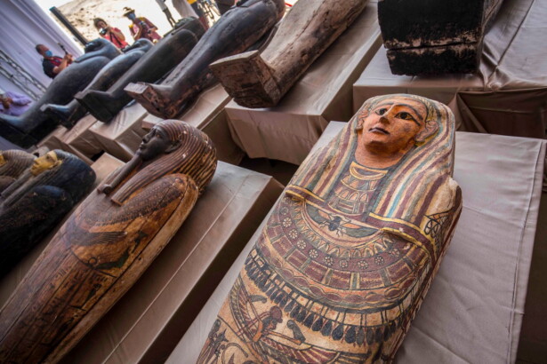 Egipto saca a la luz 59 sarcófagos de hace 2.600 años con sus momias intactas
