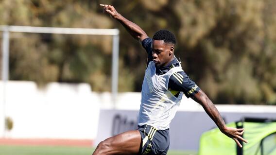 Jhon Durán en una de las sesiones de entrenamiento con Fenerbahçe.