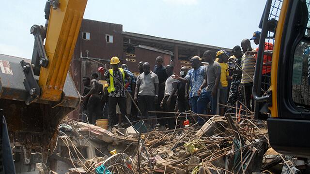 Se eleva a 12 el número de muertos, la mayoría niños, por colapso de edificio en Nigeria Se eleva a 12 el número de muertos, la mayoría niños, por colapso de edificio en Nigeria